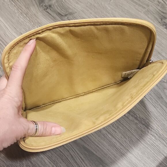 LIKE NEW Penelope Ann Chartruese Padded Quilted Tablet Case - Picture 5 of 5